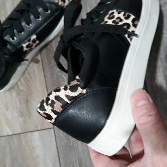 Freedom Fit tan and brown animal print sneakers. Size 11. NWOT - Picture 5 of 10